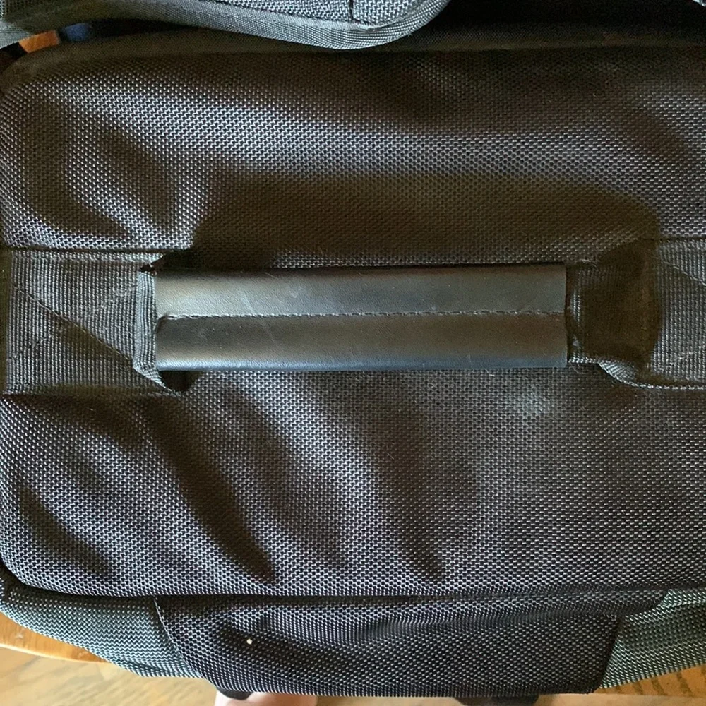 Canon camera bag with many pockets, zippers, straps, 5 inside compartments. EUC